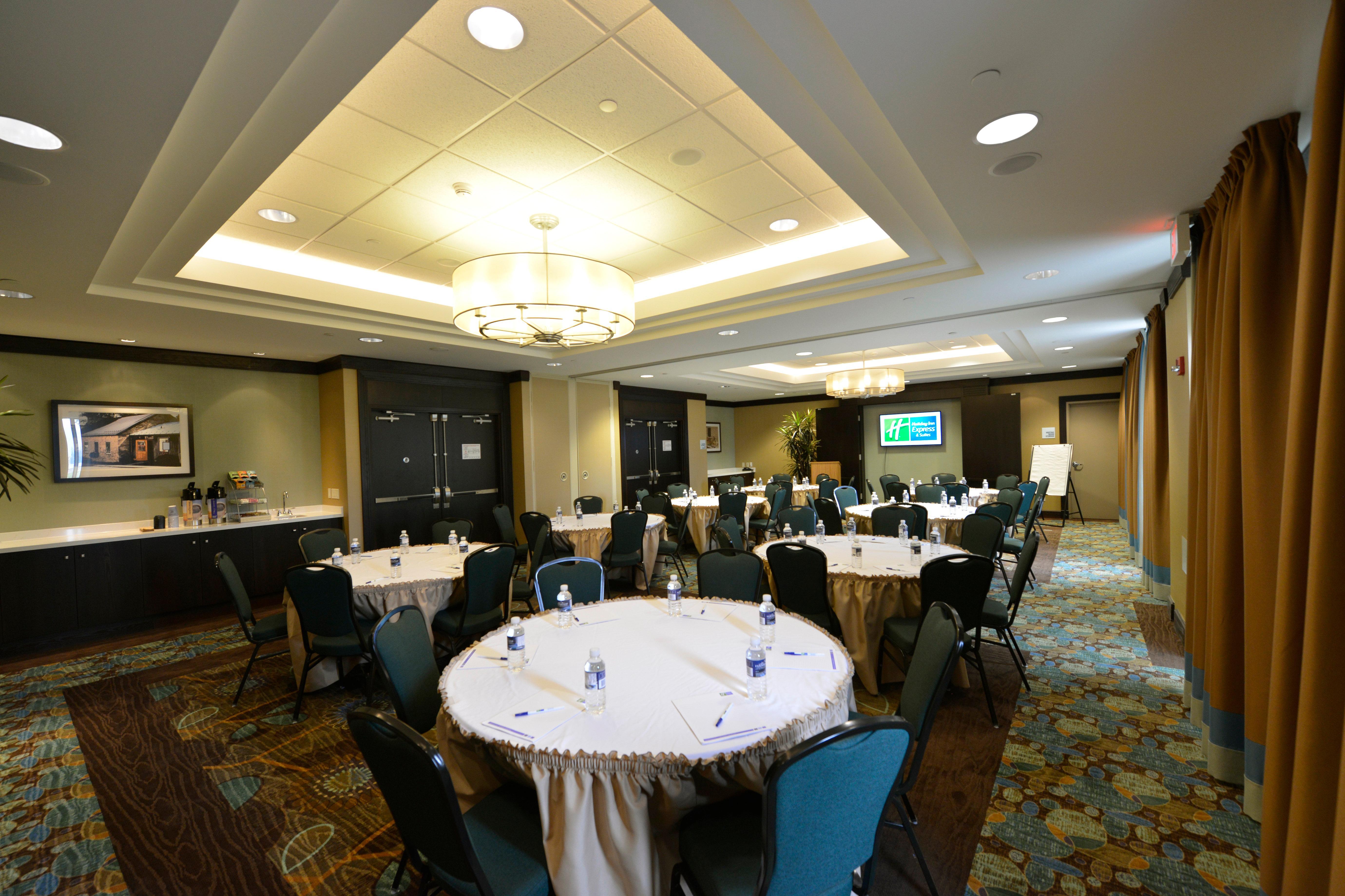 Holiday Inn Express Hotel & Suites Waterloo - St. Jacobs Area By Ihg Extérieur photo